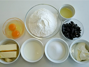 チーズ・アンド・レーズン・ライス・フラワー・カップケイクの材料